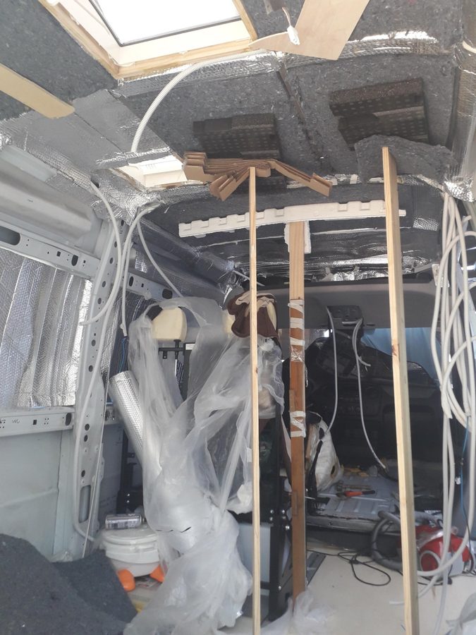 Proceso de camperización — instalación eléctrica y aislamiento